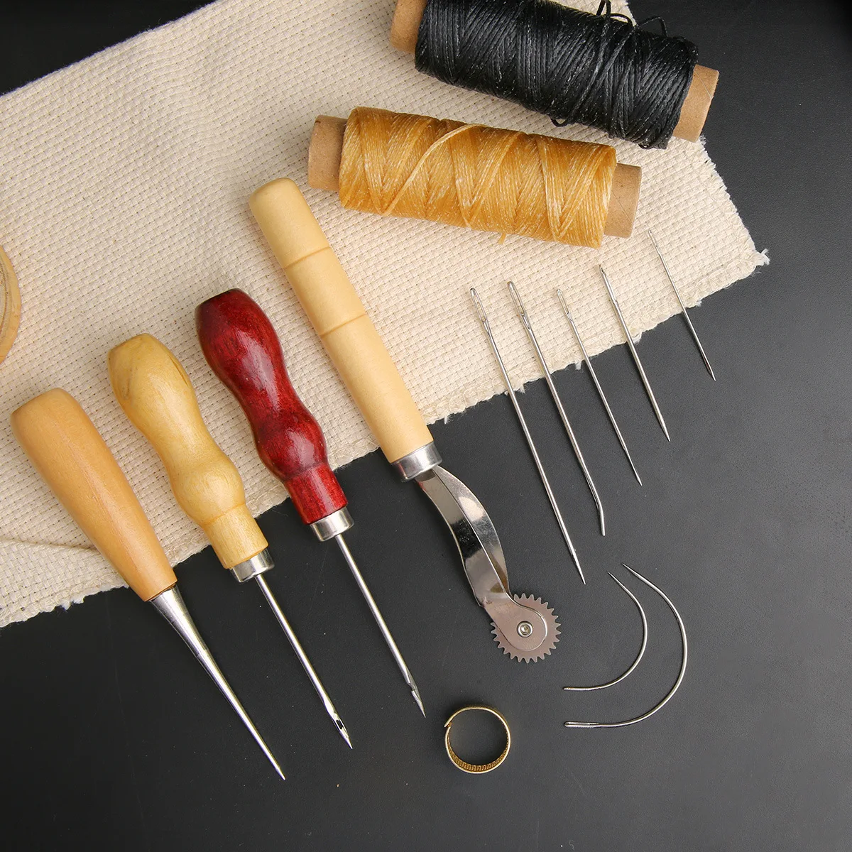 初心者向けレザークラフトソーイングキット、ワックス糸、木製ハ - Leatherwork Needles のレビューと価格