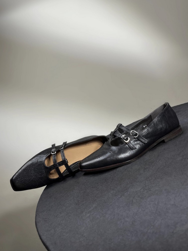 フレンチスタイルのエレガントな女性用バックルストラップスクエ - Leatherwork In French のレビューと価格