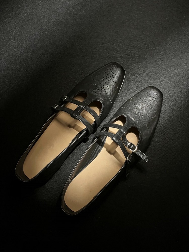 フレンチスタイルのエレガントな女性用バックルストラップスクエ - Leatherwork In French のレビューと価格