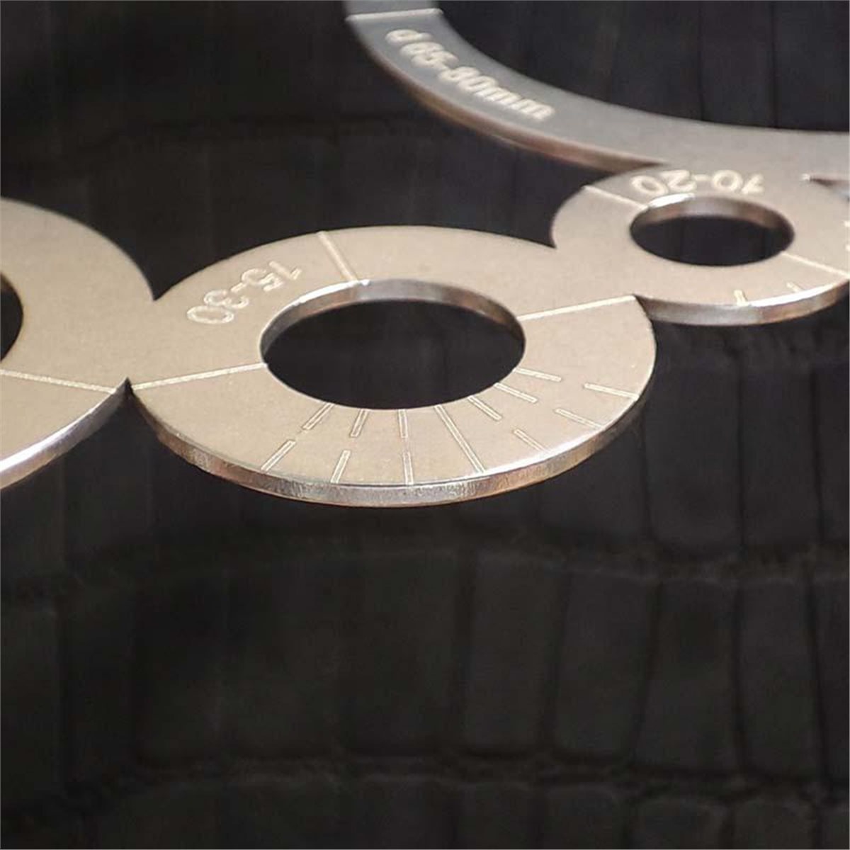 革細工用コーナーカッティング定規（丸型パンチ付き）- DIY - Leatherwork Ruler のレビューと価格